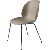Gubi Beetle stoel new beige, zwartverchroomd stalen onderstel