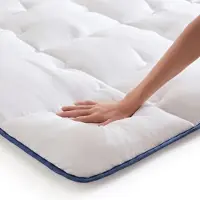Casabel Matrasoplegger 180 x 200 cm van ademende microvezel met blauwe bies
