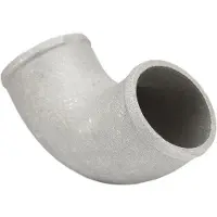 OEM Turbo-luchtinlaat, 2,25 inch (5,7 cm) buitendiameter, 90 graden bocht, gemaakt van gietaluminium. Strakke bochten voor voertuigen met hoge prestaties.