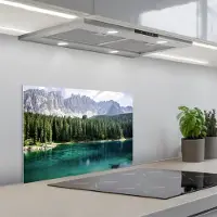 KitchenYeah Spatscherm 60x40 cm - Zelfklevende achterwand Berg - Bomen - Water - Keuken muurbeschermer - Spatwand fornuis
