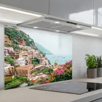 KitchenYeah Spatscherm 80x55 cm - Zelfklevende achterwand Berg - Water - Stad - Keuken muurbeschermer - Spatwand fornuis