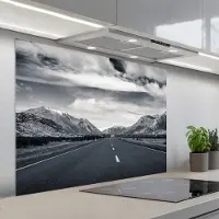 KitchenYeah Spatscherm 100x75 cm - Zelfklevende achterwand Zwart wit - Berg - Weg - Keuken muurbeschermer - Spatwand fornuis