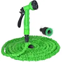 OEM Flexibele, 15 meter lange, groene tuinslang met een sproeikop met 7 verschillende standen