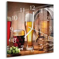 Drukarnia Piga Wandklok - Biervat Glazen Klok Met Print - 30x30 cm - Bruin Moderne Glazen Wandklok - Witte Handen - Vierkante Wandklok - Glazen Klok Met Print - Wandklok Glas Met Motief