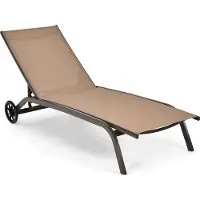 Costway zonneligbed voor de tuin, met wielen, verstelbare rugleuning en sneldrogende stof. Relaxligbed geschikt voor een maximaal gewicht van 150 kg. Bruine ligstoel
