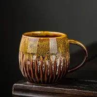 VHV -Mok - Koffiemok - Grote mok - Koffiebeker - 600 ml - Keramiek - Vaatwasserbestendig - Magnetronbestendig - Voor koffie en thee - Modern design - Geel