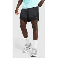 Nike Stride Plus Shorts, zwart