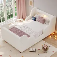 STILVORA Kinderbed 90x200 cm – Gestoffeerd Bed met Beschermrand, Nachtlicht en USB-opladen – Montessori – Bouclé – Beige – Zonder matras