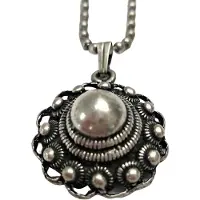 Zeeuws Meisje - hanger zeeuwse knop 23 mm met oogjesrand,zwaar verzilverd, met bolletjesketting