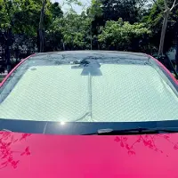 Famanu – Privacygordijn en zonnescherm voor Tesla Model Y - 1-delig campingscherm voor de voorruit met 4-laags isolerend materiaal - opvouwbaar - hangt strak zonder doorzakken