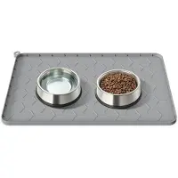 Famanu – Voedermat voor honden en katten van siliconen, grijs, 48 x 30 cm, waterdicht en antislip, met verhoogde rand en ophanggaten, ideaal voor voer- en drinkbakken