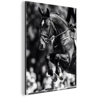 MuchoWow Aluminium schilderij 120x160 cm - Wanddecoratie metaal - Springen - Paard - Zwart - Wit - Metalen muurdecoratie woonkamer - Decoratie industrieel - Foto op dibond - Industriële accessoires slaapkamer