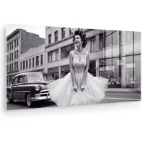 MuchoWow Glasschilderij 120x60 cm - Schilderij acrylglas - Retro - Vrouw - Zwart - Wit - Foto op glas - Muurdecoratie woonkamer - Wanddecoratie slaapkamer - Schilderijen