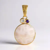 Cavill - Zilveren hanger met 10,5ct Natroliet - 925 Sterling Zilver Verguld - Amethist & Witte Topaas Bezelzetting - Ronde Edelsteen Sieraden
