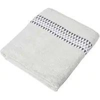 Homescapes Beige badhanddoek met rand en driehoekspatroon, 100 x 150 cm