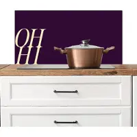 KitchenYeah Spatscherm keuken 90x45 cm - Kookplaat achterwand Oh hi - Paars - Cursief - Muurbeschermer - Spatwand fornuis - Hoogwaardig aluminium