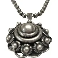 Zeeuws Meisje - Hanger elegante chique bolle Zeeuwse knop met oogjesrand, zwaar verzilverd doorsnede 18 mm