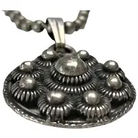 Zeeuws Meisje - Hangertje Zeeuws knoopje 18 mm met bolletjesketting, zwaar verzilverd Hanger