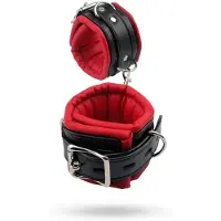 Chisa Novelties Behave! - Super Soft Handboeien - Zwart met Rode Voering