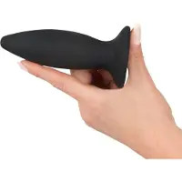 Black Velvets – Siliconen Conische Anaal Plug met Smalle Hals Oplaadbaar met Vibratie – Maat M – Zwart