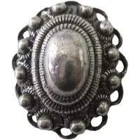 Zeeuws Meisje - Ovale Zeeuwse knop hanger zwaar verzilverd, met lange bolletjesketting