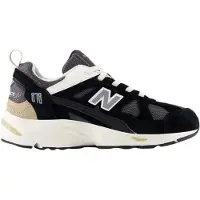 New Balance 878 lace in de kleur zwart.