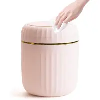 Snq Mini Bureau Mand Met Deksel - 2 Liter Inhoud - Tafelmantel Met Pop-up Statief - Stofvrije Prullenbak Voor Keuken, Slaapkamer en Badkamer - Roze - 13x13x16 Cm