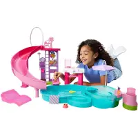 Barbie Droomzwembad - Speelset met Glijbaan en Bubbelbad en meer dan 20 Accessoires