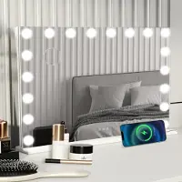 Puluomis Hollywood Spiegel 80x60CM - Spiegel met verlichting - 18x LED Lampen - USB C en USB Oplaadpoort - 10x Vergroting - 3 lichtstanden - Dimbaar - Smart Touch