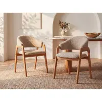 Vente-unique Set van 2 stoelen met armleuningen van boucléstof en heveahout - Taupegrijs en naturel - SOLUNA