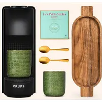 Krups Nespresso Essenza Mini cadeaupakket - koffiemachine met 2 groene mokken, houten tray, 2 goudkleurige koffielepeltjes & heerlijke koekjes van Biscuiterie La Sablésienne