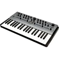 Modal Electronics Carbon8 synthesizer