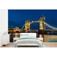 MuchoWow Behang - Fotobehang De Tower Bridge verlicht in de avond in Engeland - Breedte 450 cm x hoogte 300 cm