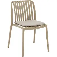Goossens Tuinstoel Lygeke - Kunststof - bruin - 54 x 80 x 57 cm - Tuinstoel zonder armleuning - inclusief kussen - Stapelbaar