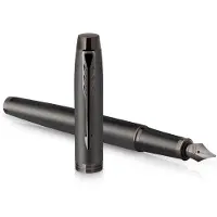 Parker IM Monochrome vulpen | blauwe inkt | gunmetal afwerking en details | medium punt | met Geschenkdoos