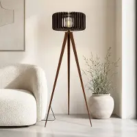 LumenXL Vloerlamp Oakly met metalen driepoot en houten kap in walnootlook