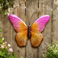 Anna's Collection Wanddecoratie vlinder - roze - 44 x 32 cm - metaal - muurdecoratie/schutting - Tuinbeelden