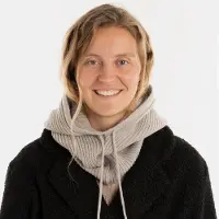 Knit Factory Evy Colsjaal met capuchon - Iced Clay - One Size