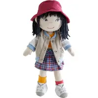 Haba 12" Zachte pop Yuki met zwart haar geborduurd gezicht Stijlvolle emmerhoed en kleding - Wasbare peuterbabypop voor 18 maanden+