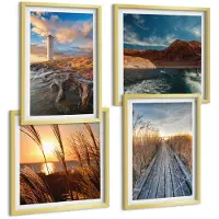 Tulup 4-Delige Schilderij Set - Uitzicht op de vuurtoren over de zee, het gras en een houten pier. - 40 x 40 cm en 40 x 60 cm - Wanddecoratie - Moderne Interieurdecoratie - Woonkamer Decoratie
