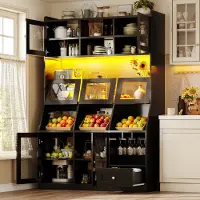 Merax Keukenkast 120x40x181,7 cm - hoge kast met USB-poort - buffetkast met glazen deur en LED-verlichting - zwart