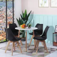 Sonstiges Eetset voor 4 personen, bestaande uit een eettafel en 4 stoelen. Kleur: wit/zwart. Materiaal: MDF/beuken. Afmetingen tafel: 80x80x75 cm