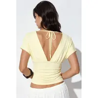 Busem Aansluitende Korte Blouse Met Strikdetail