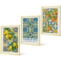 Coloray 3-Delige Schilderij Set - Schilderachtige Straatjes Met Huizen En Potplanten. - 40 x 40 cm En 40 x 60 cm - Wanddecoratie - Muurdecoratie - Moderne Interieurdecoratie - Stijlvolle Muurdecoratie