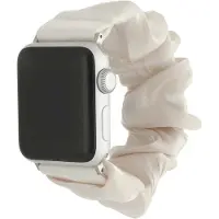 123Watches bandje Savara - scrunchie - nylon - sterrenlicht - 38 · 40 · 41 & 42 mm · M/L - Geschikt voor Apple Watch series 1/2/3/4/5/6/7/8/9/10/11/12/SE/SE2/SE3