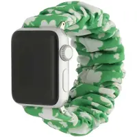 123Watches bandje Savara - scrunchie - nylon - klaver groen - 38 · 40 · 41 & 42 mm · S/M - Geschikt voor Apple Watch series 1/2/3/4/5/6/7/8/9/10/11/12/SE/SE2/SE3