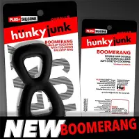Hünkyjunk - Boomerang - Dubbele Cockring met Ballstretcher - Zwart