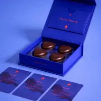 The Oh Collective Date Night Bonbons | Lustopwekkende Chocolades | Sex Chocolades | 100% natuurlijk | Maca, Ginseng en Damiana | Melkchocolade met Karamel | Inclusief Truth or Dare Spel | 4 Stuks