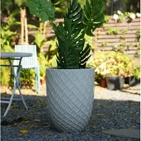 STILVORA Bloempot – 42 cm Diameter – Handgemaakt Keramiek – Glanzend Wit – Voor Binnen en Buiten – Met Diamantreliëf en Afwateringsgaten