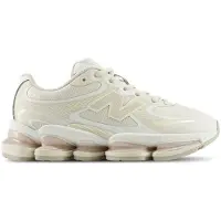 New Balance 2000 Sneakers Dames - Beige - Maat 39.5 - Mesh/Synthetisch